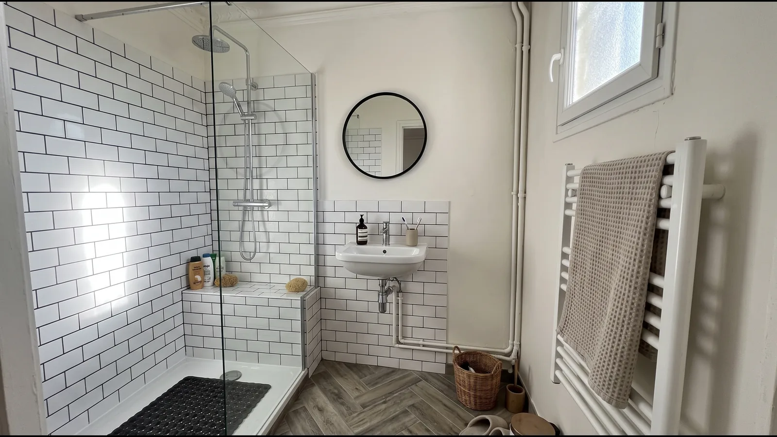 Rénover sa salle de bain à Paris : combien ça coûte, combien de temps, et par quoi commencer ?